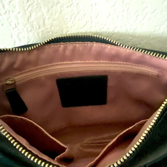 Coach Crossbody Bag Black with Pink lining - Picture 3 of 7